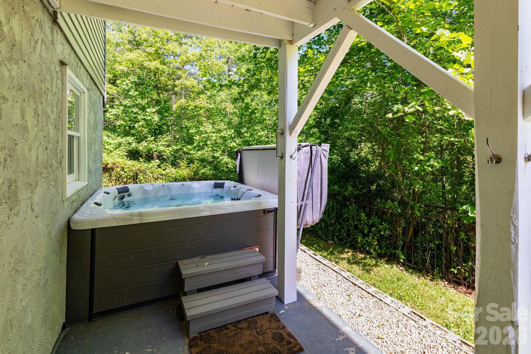 215 Butternut Lane — Leicester