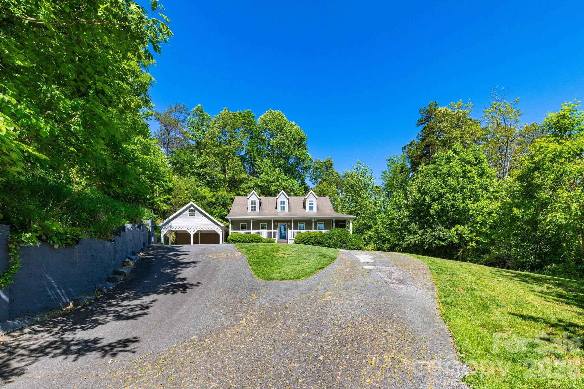 215 Butternut Lane — Leicester