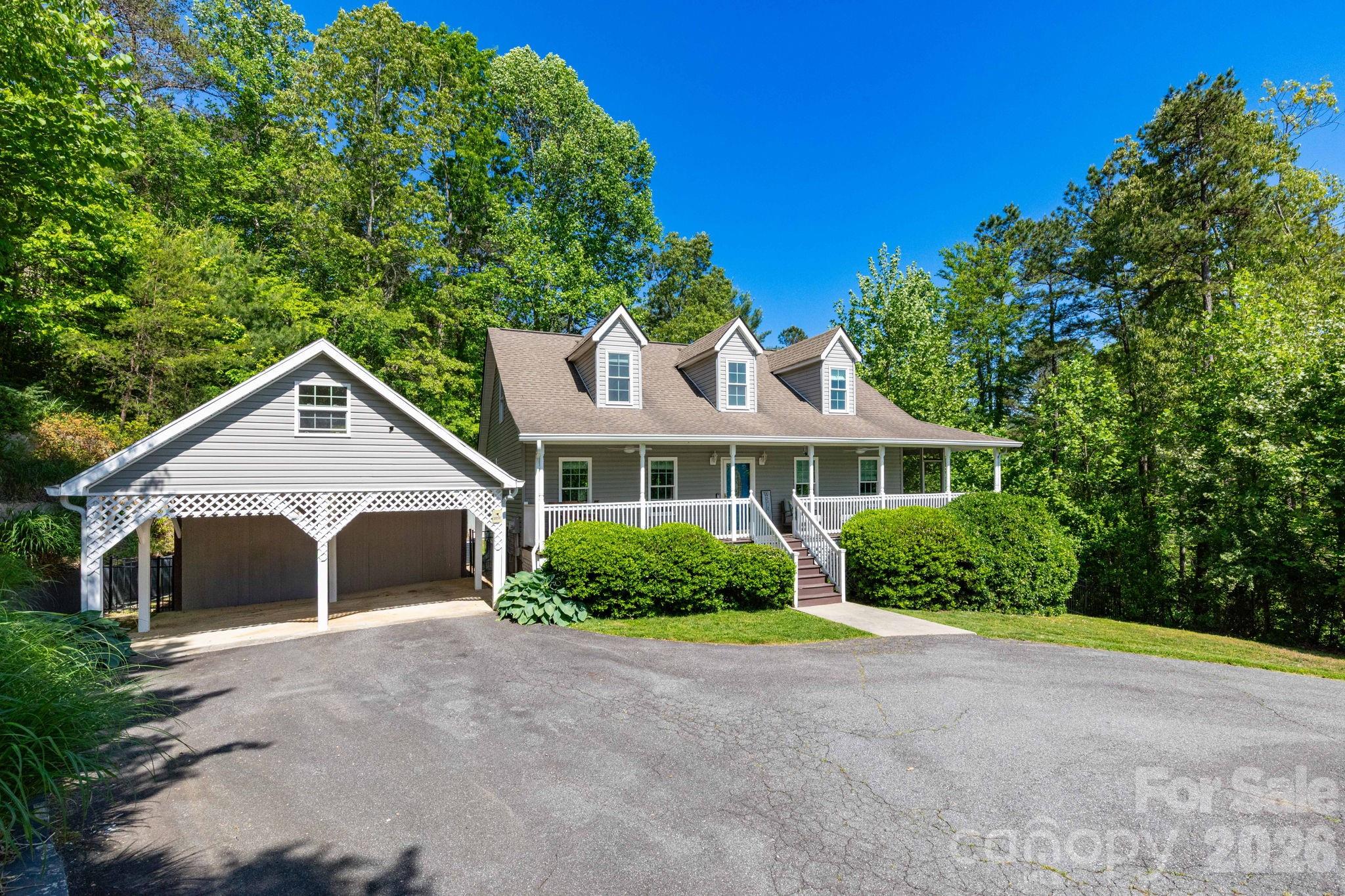 215 Butternut Lane — Leicester