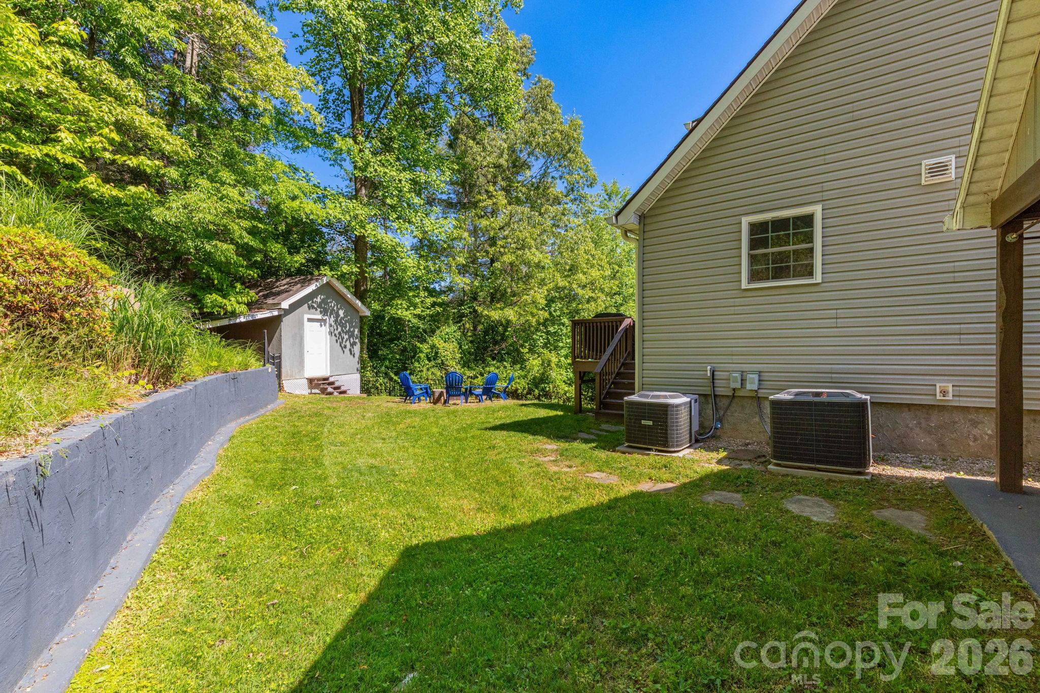 215 Butternut Lane — Leicester