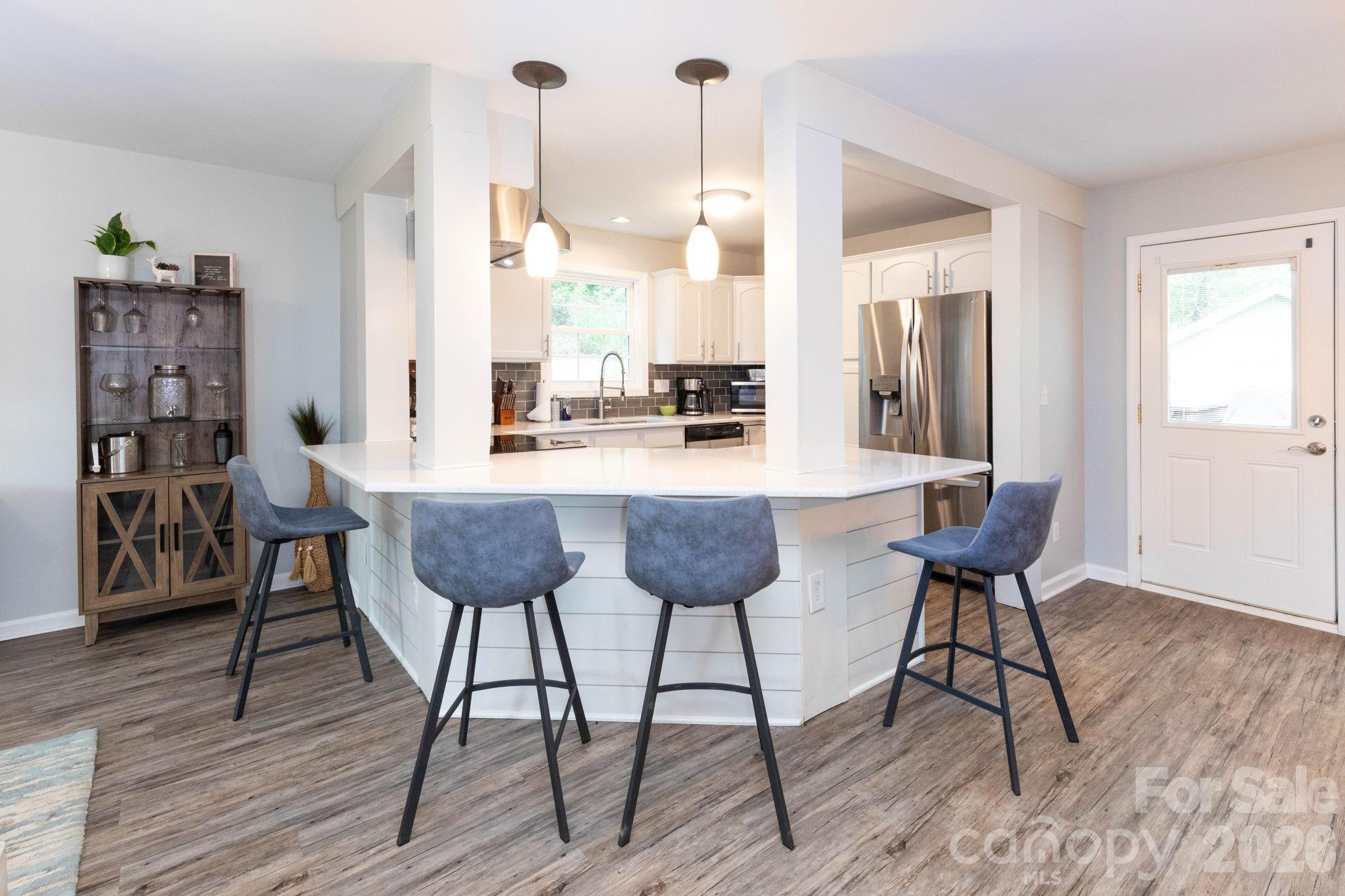215 Butternut Lane — Leicester
