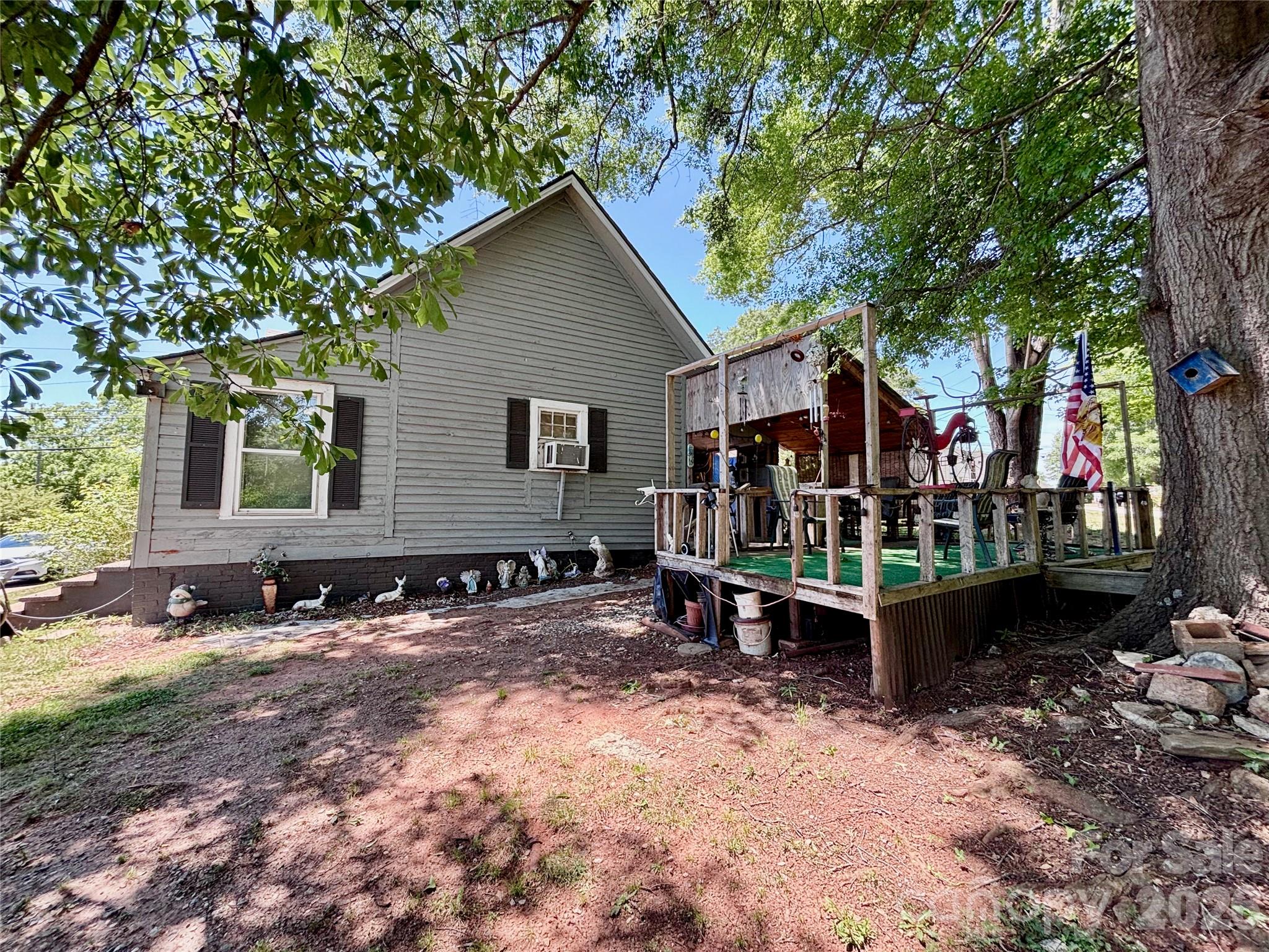 126 West Street — Ellenboro