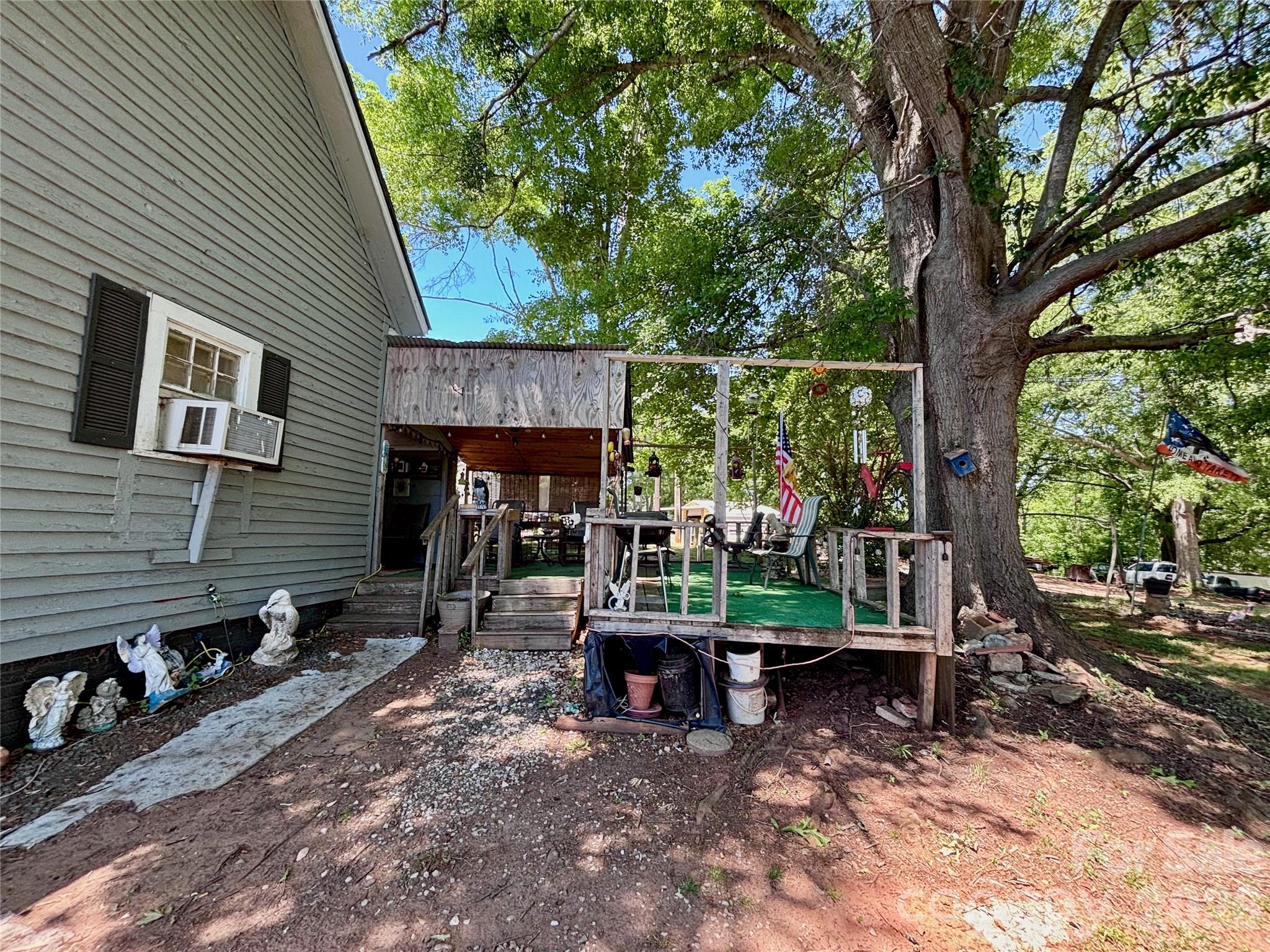 126 West Street — Ellenboro