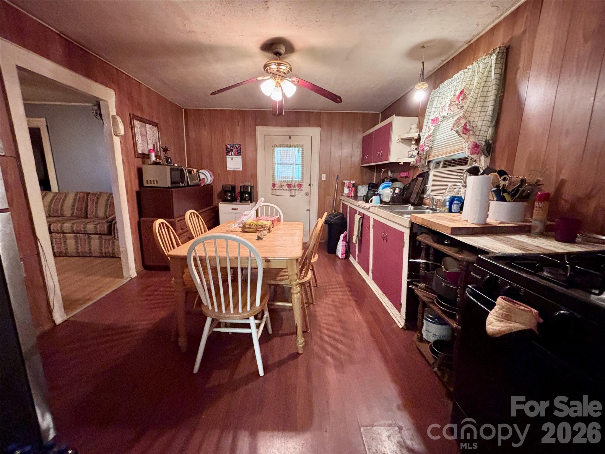 126 West Street — Ellenboro