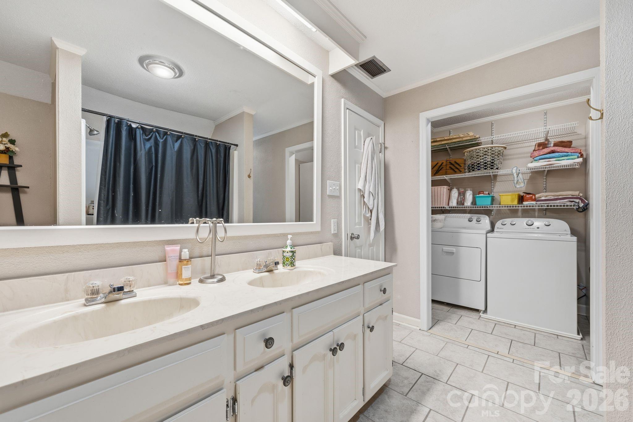 3500 Sunningdale Lane #221 — Statesville