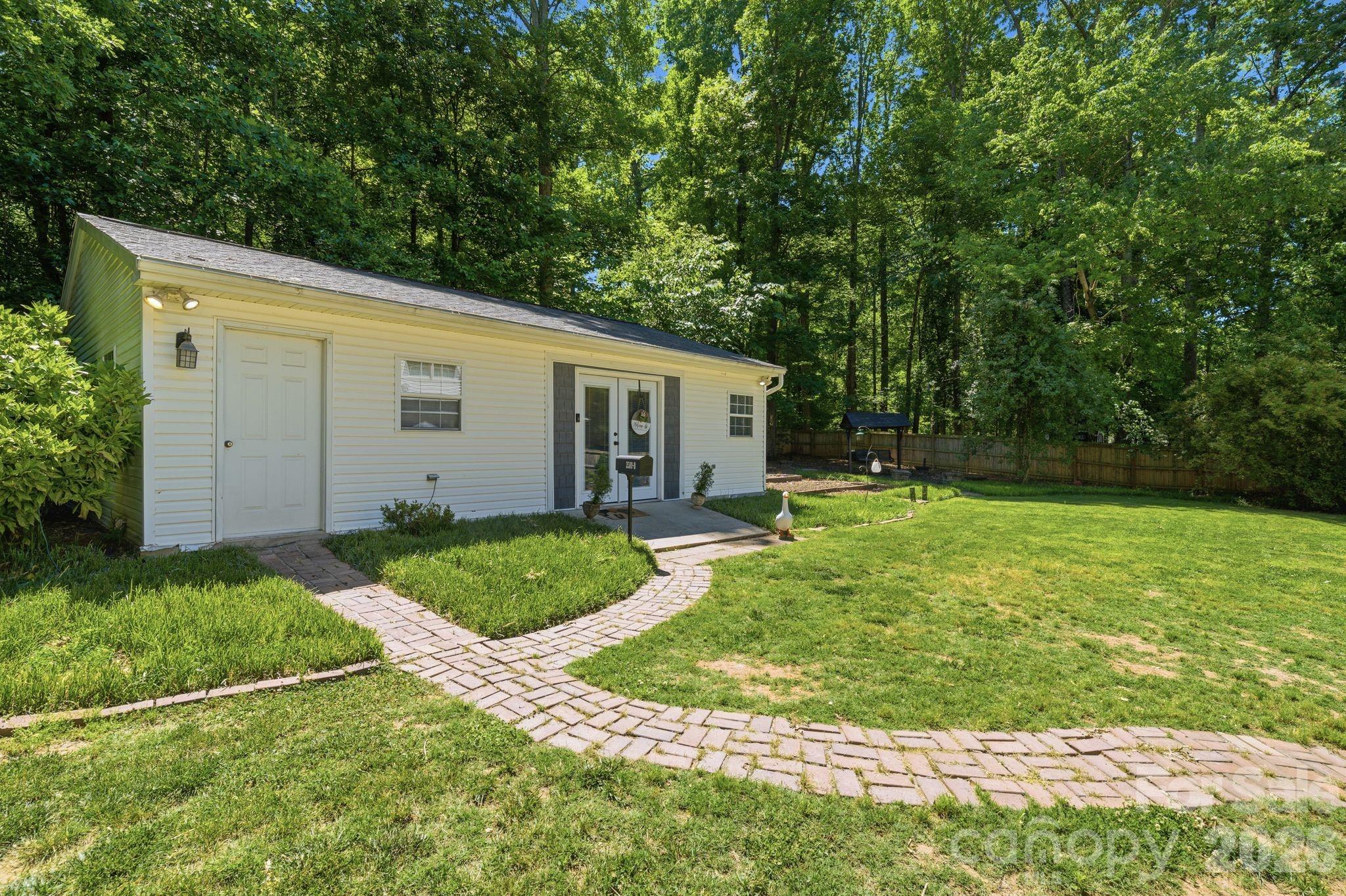 3500 Sunningdale Lane #221 — Statesville
