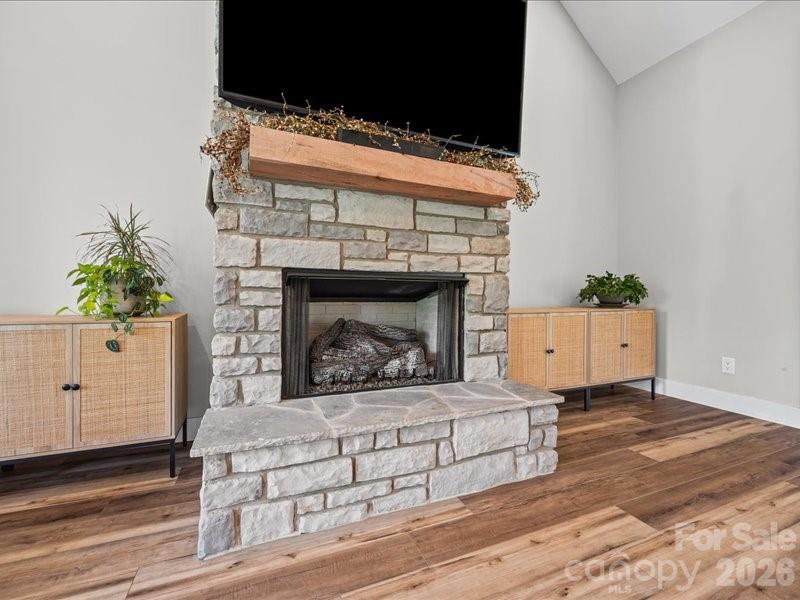521 Rosebush Lane — Clover