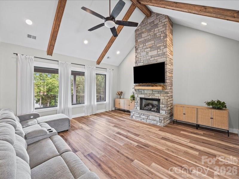521 Rosebush Lane — Clover