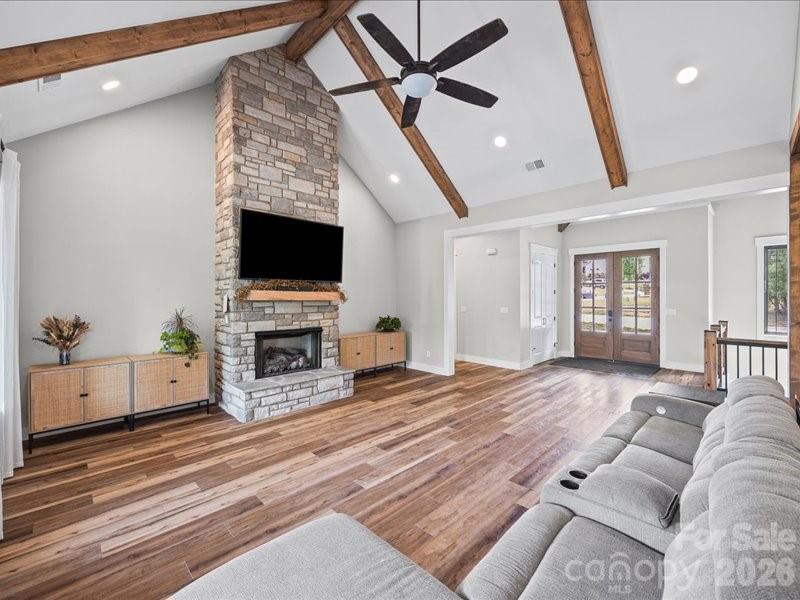 521 Rosebush Lane — Clover