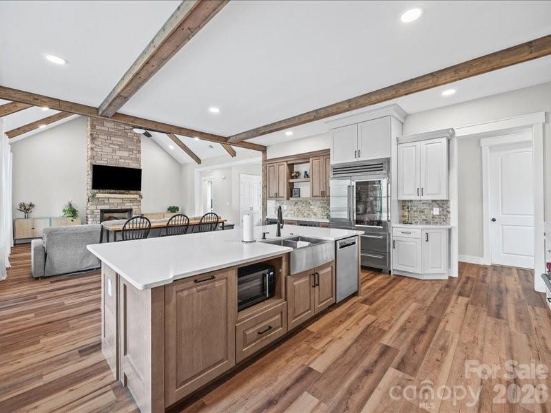 521 Rosebush Lane — Clover