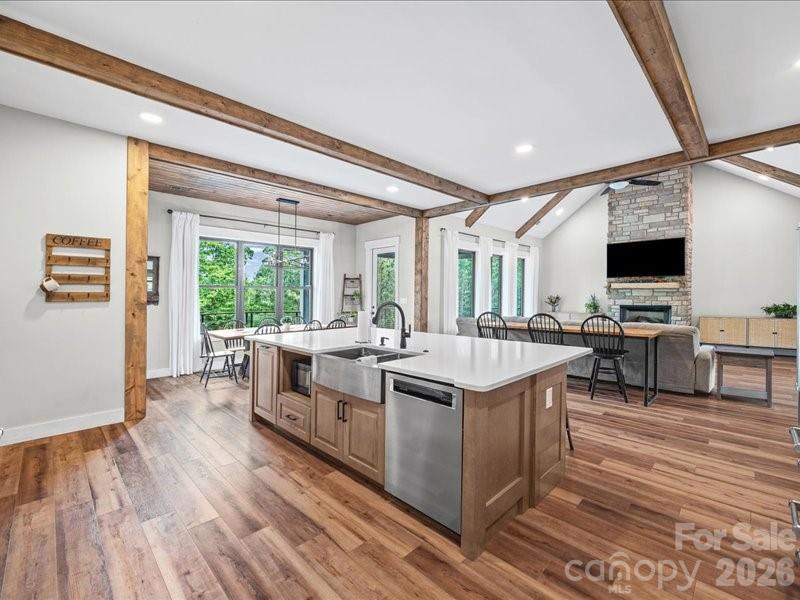 521 Rosebush Lane — Clover