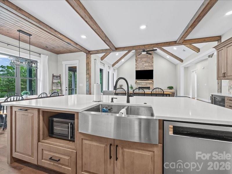 521 Rosebush Lane — Clover