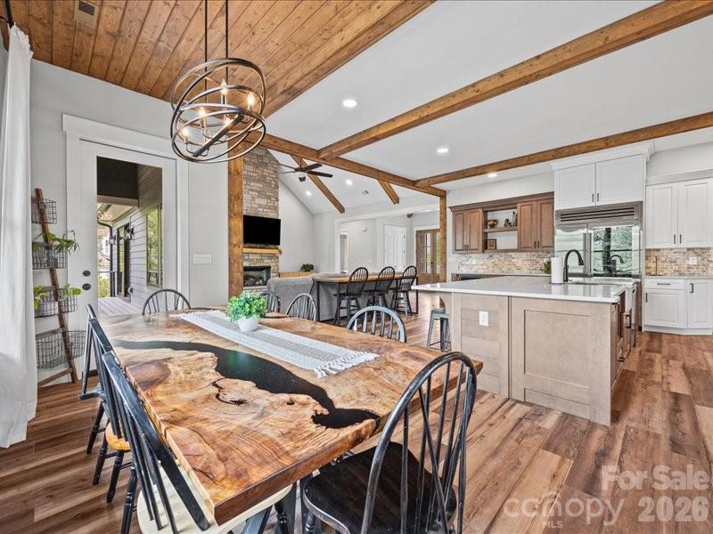 521 Rosebush Lane — Clover