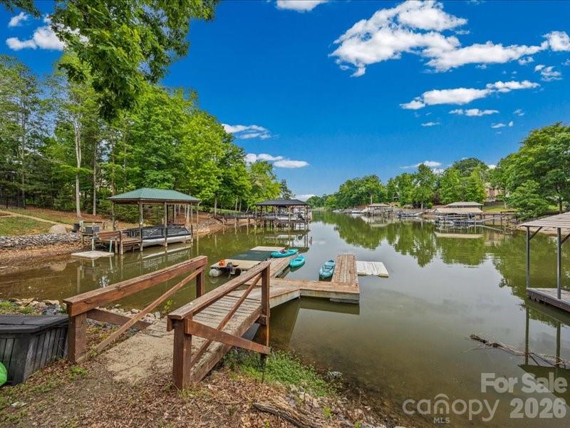 521 Rosebush Lane — Clover