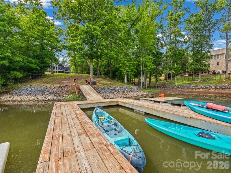 521 Rosebush Lane — Clover