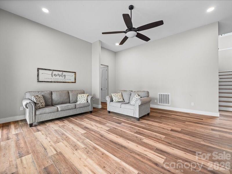 521 Rosebush Lane — Clover