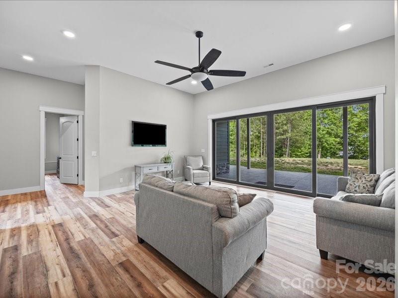 521 Rosebush Lane — Clover