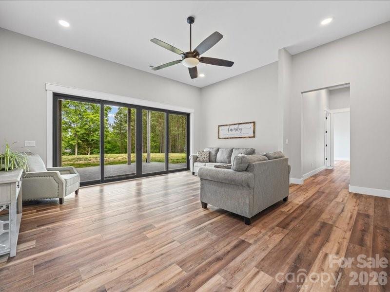 521 Rosebush Lane — Clover