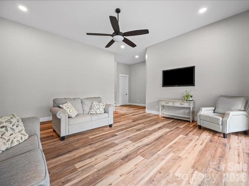 521 Rosebush Lane — Clover