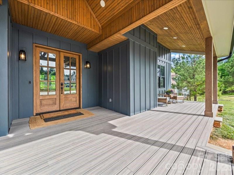 521 Rosebush Lane — Clover