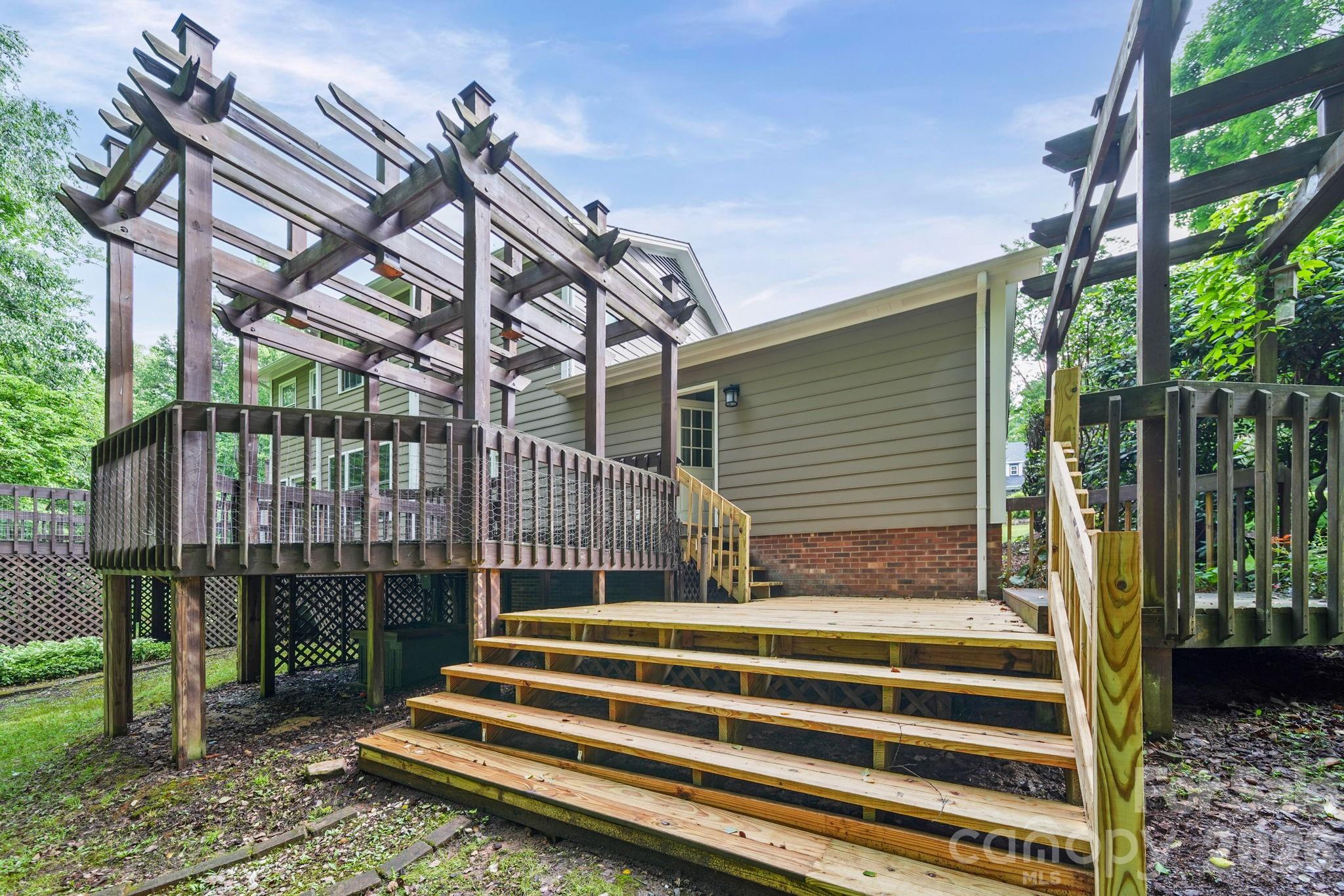 5479 Gunpowder Drive — Hickory