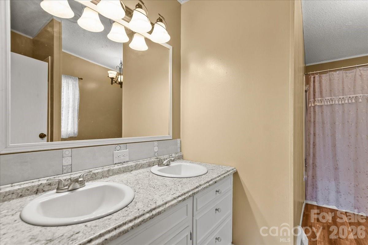 2082 Mary D Road — Chesterfield