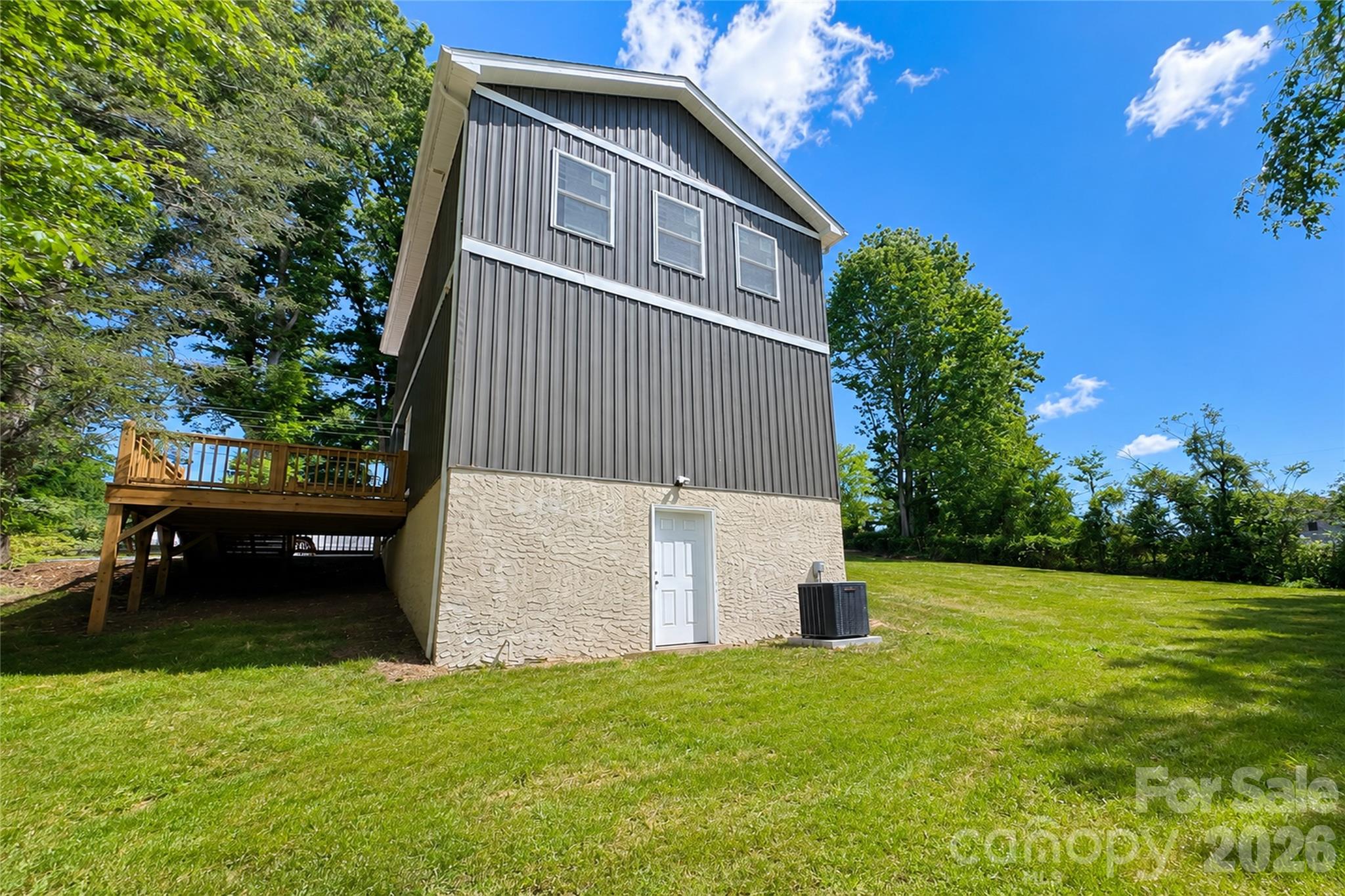1135 Apple Lane — Granite Falls