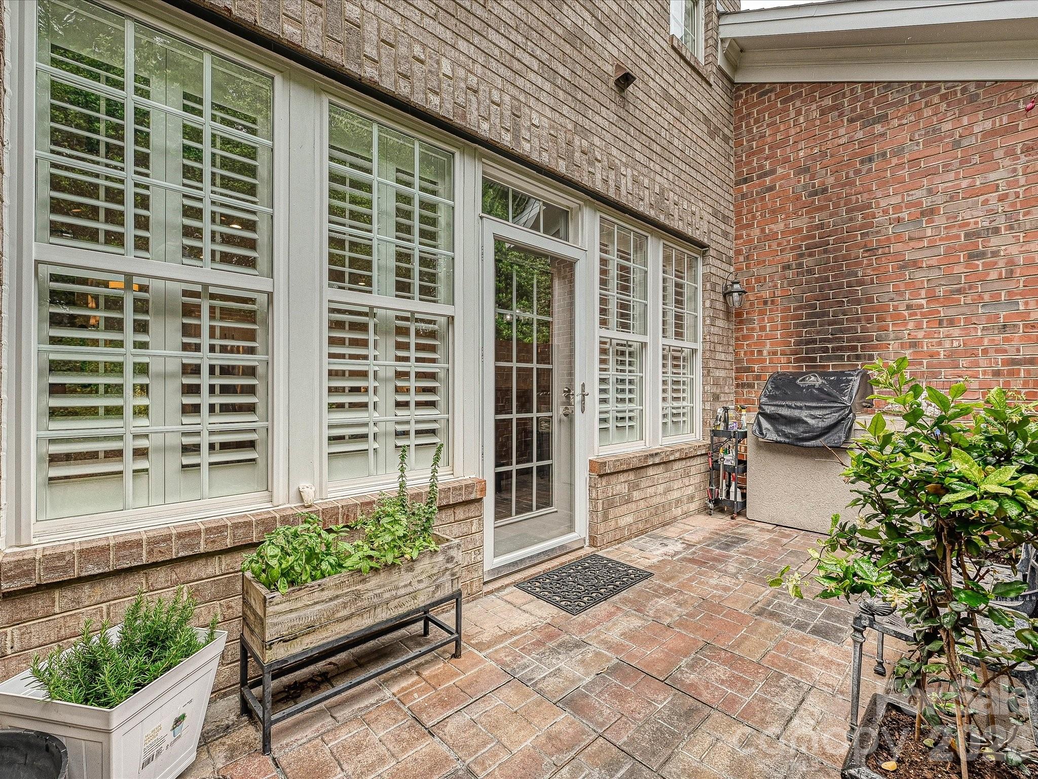 6309 Wakehurst Road — Charlotte