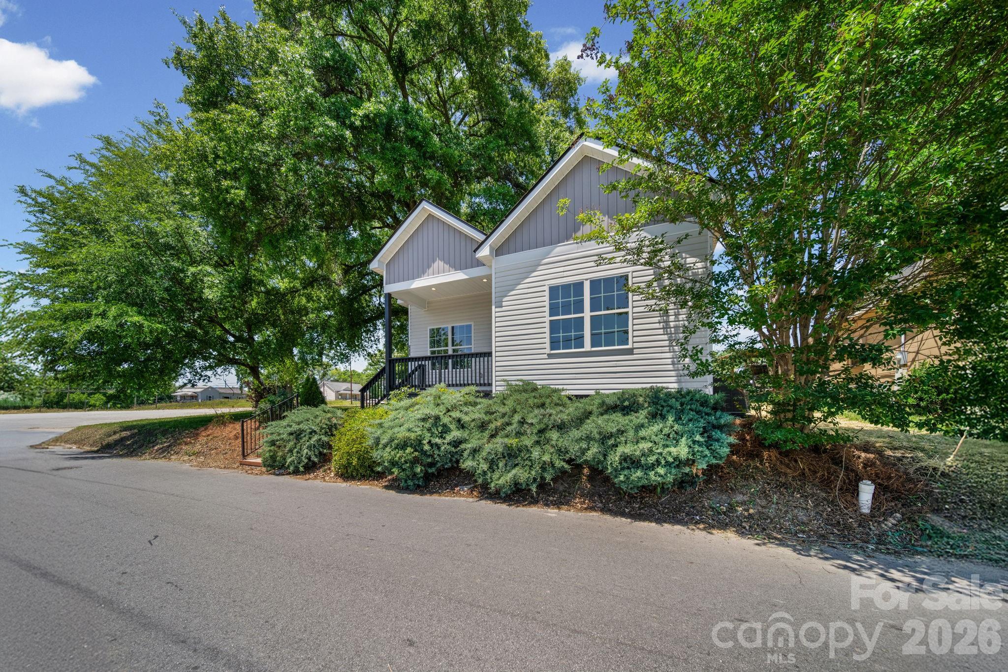 468 Elm Street — Lancaster