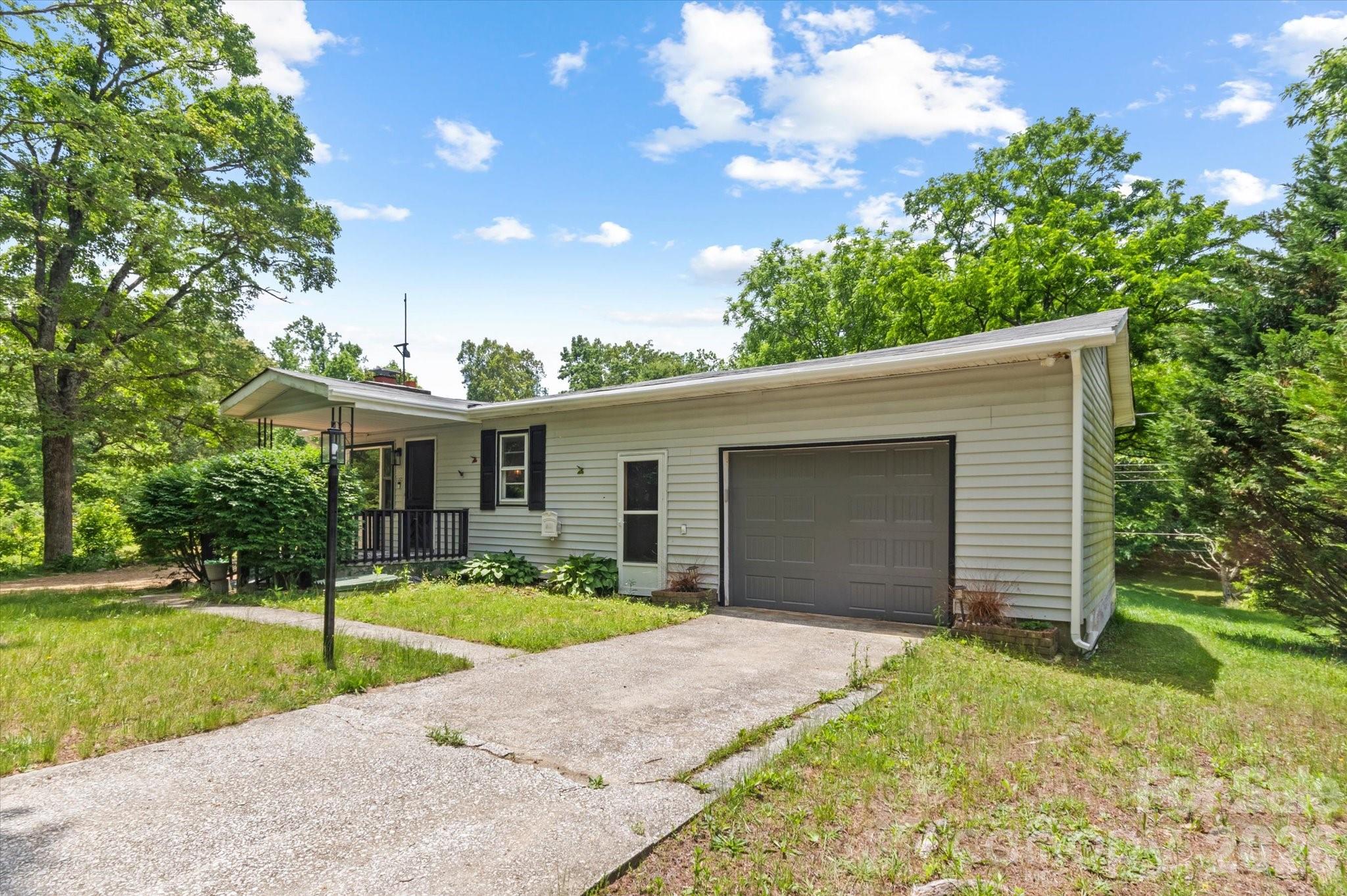 1323 Locust Grove Road — Hendersonville