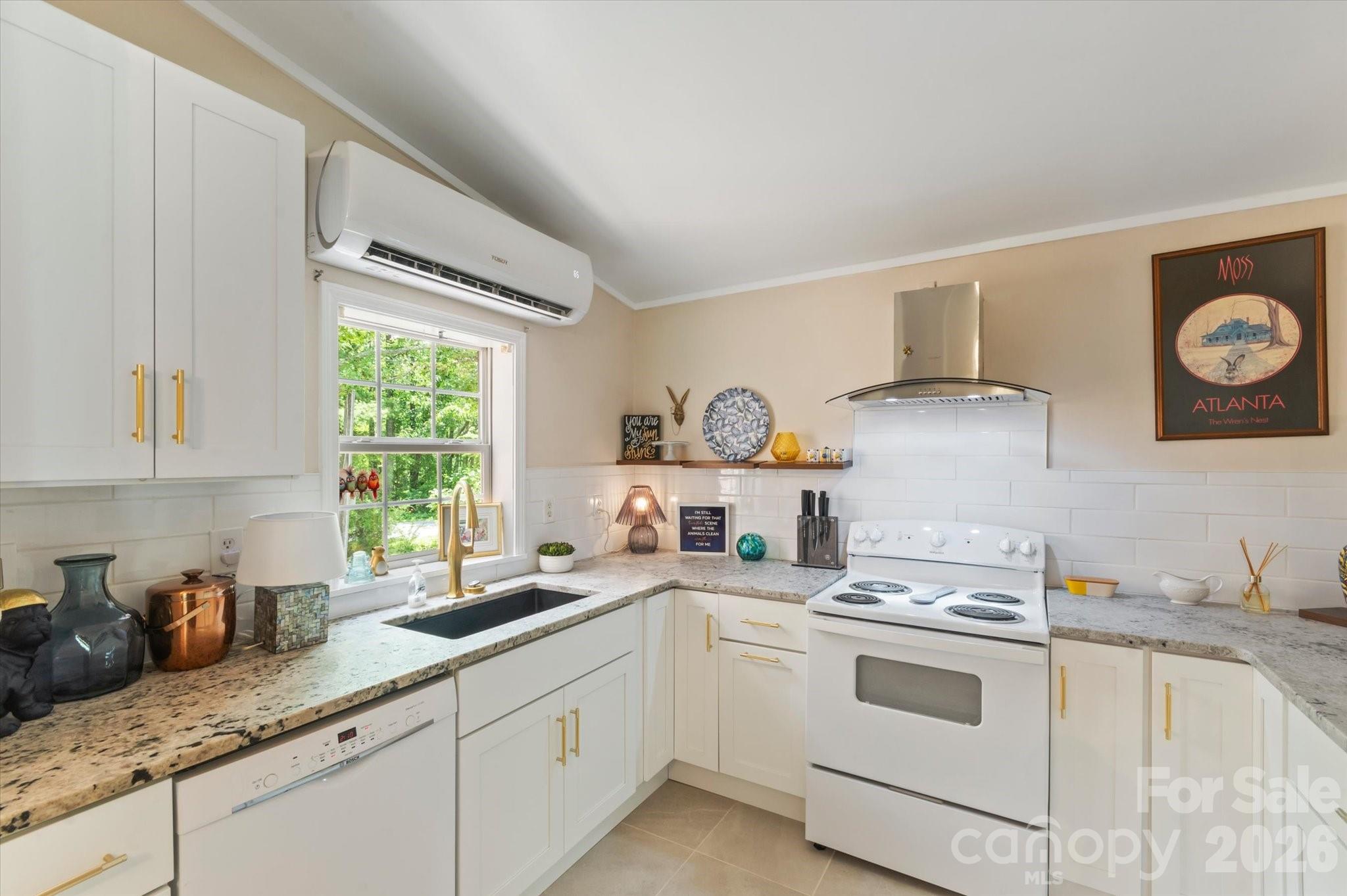 1323 Locust Grove Road — Hendersonville
