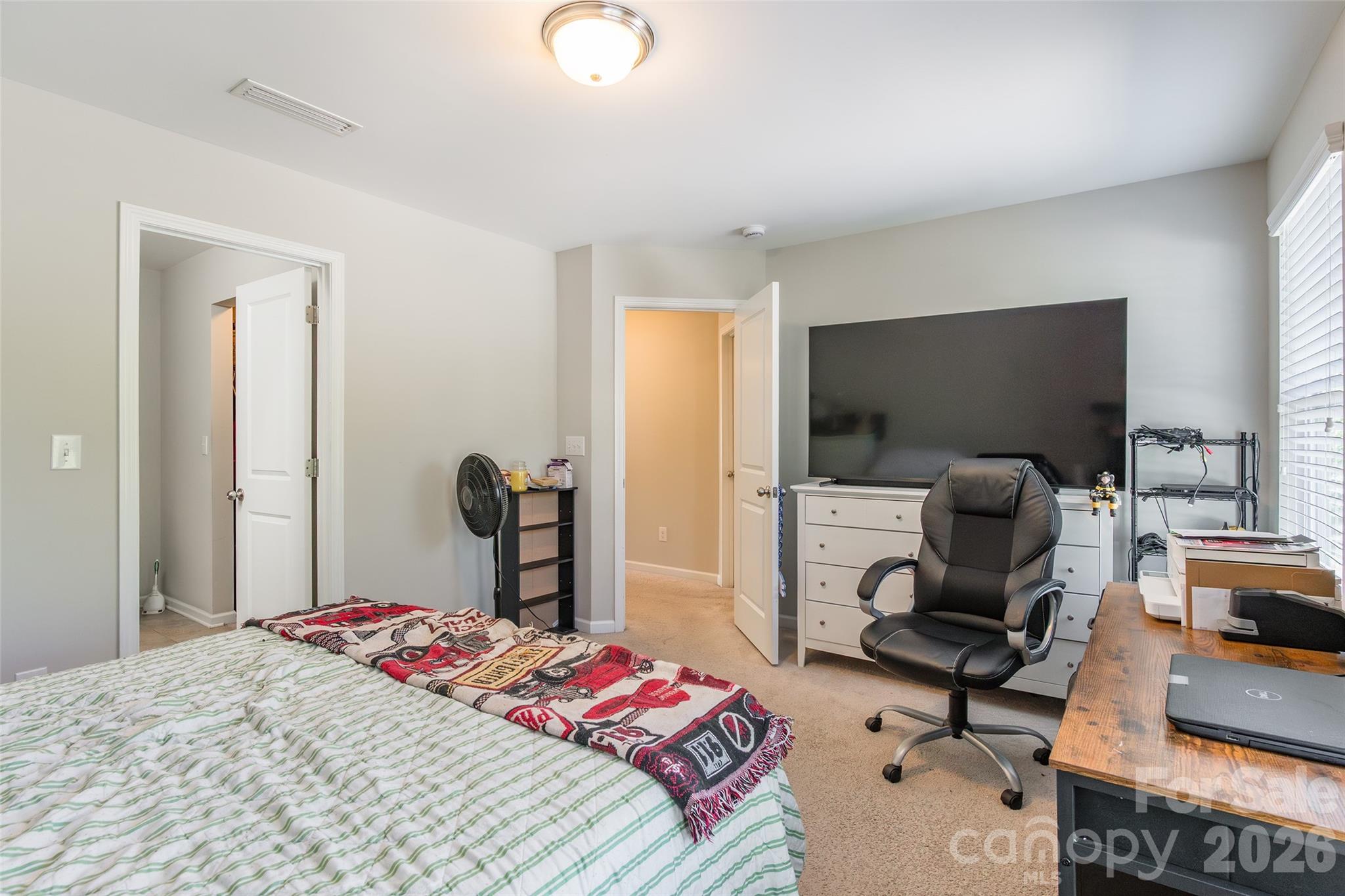 383 Battery Circle — Clover