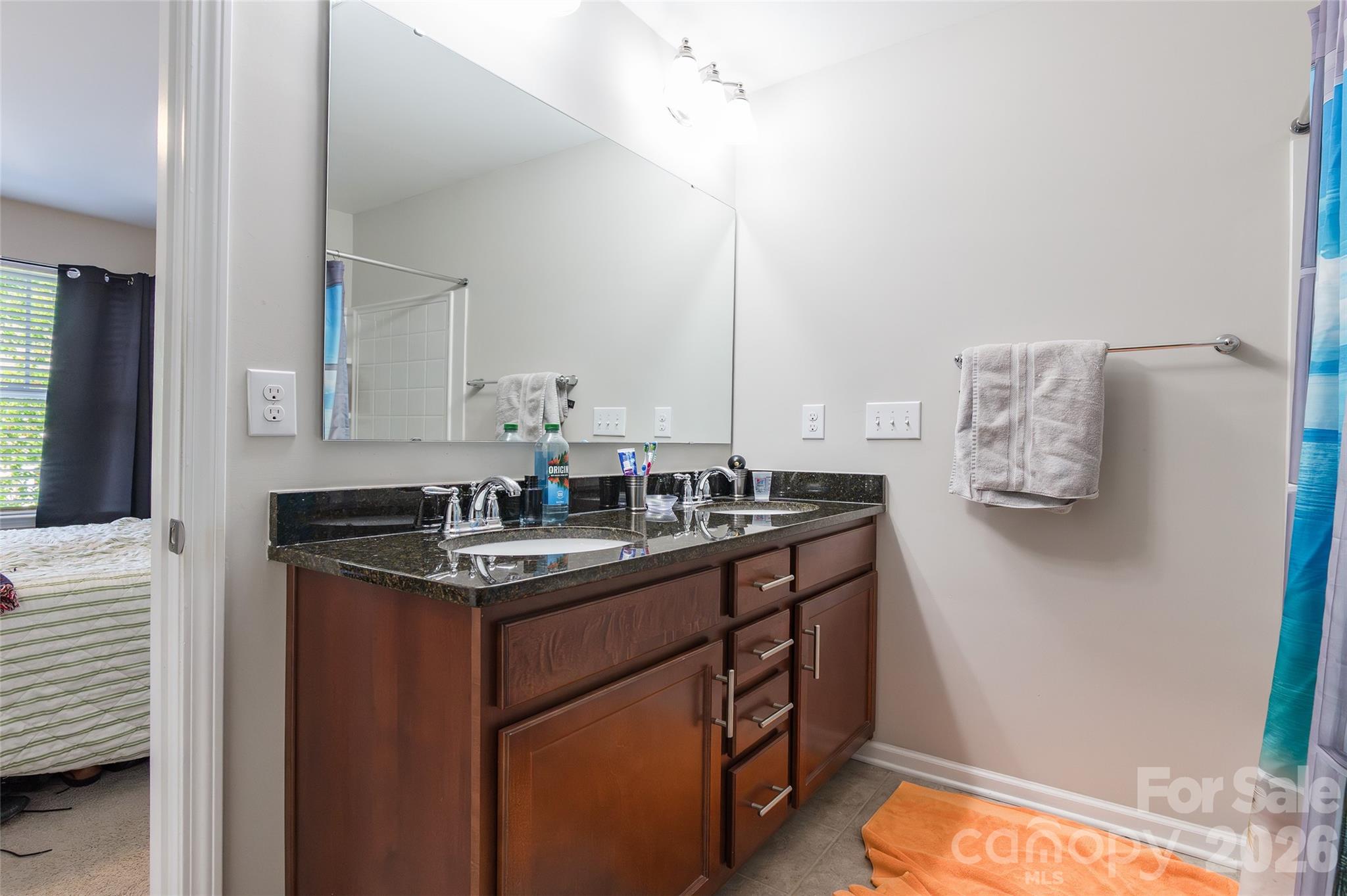 383 Battery Circle — Clover