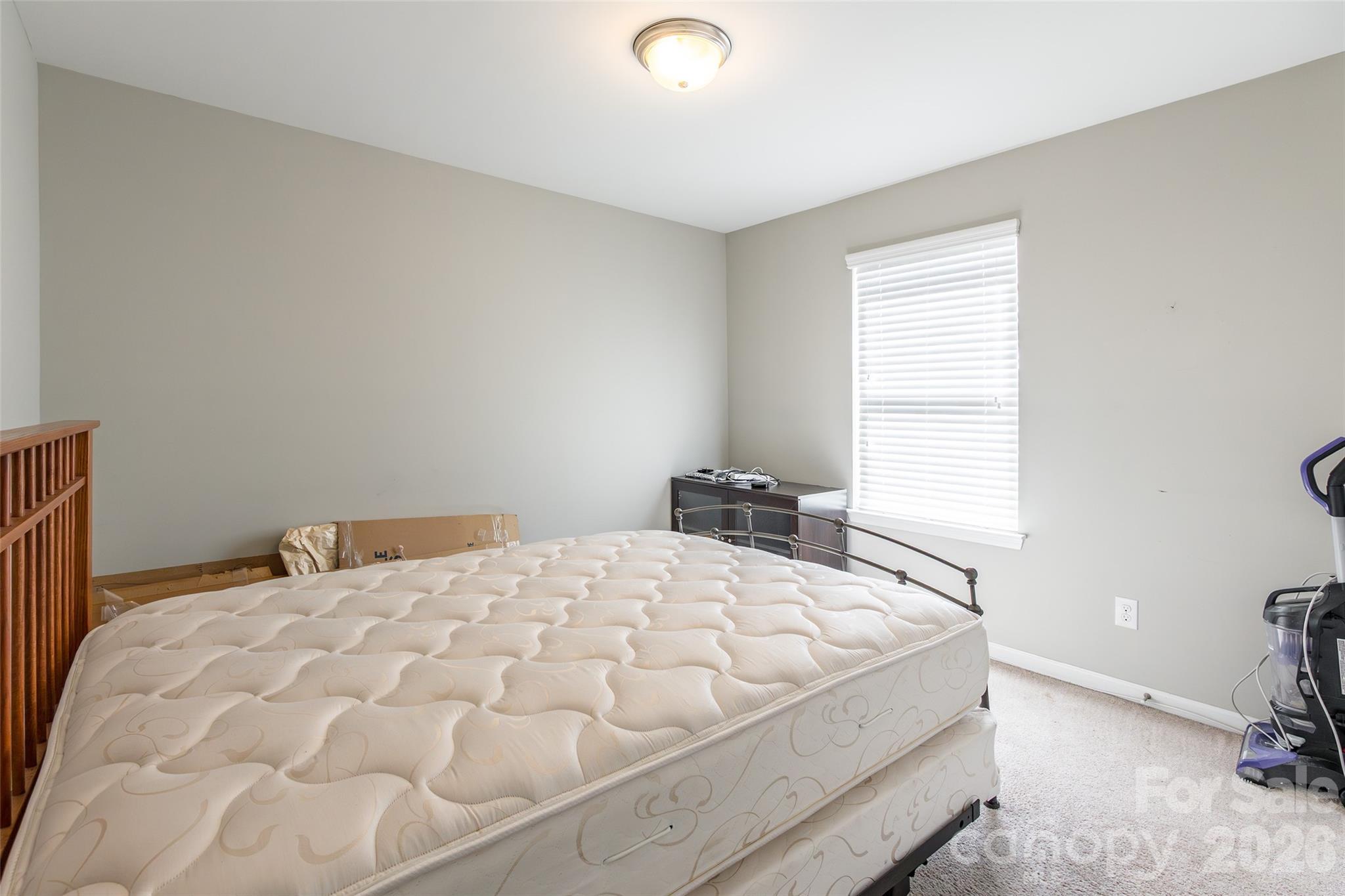 383 Battery Circle — Clover