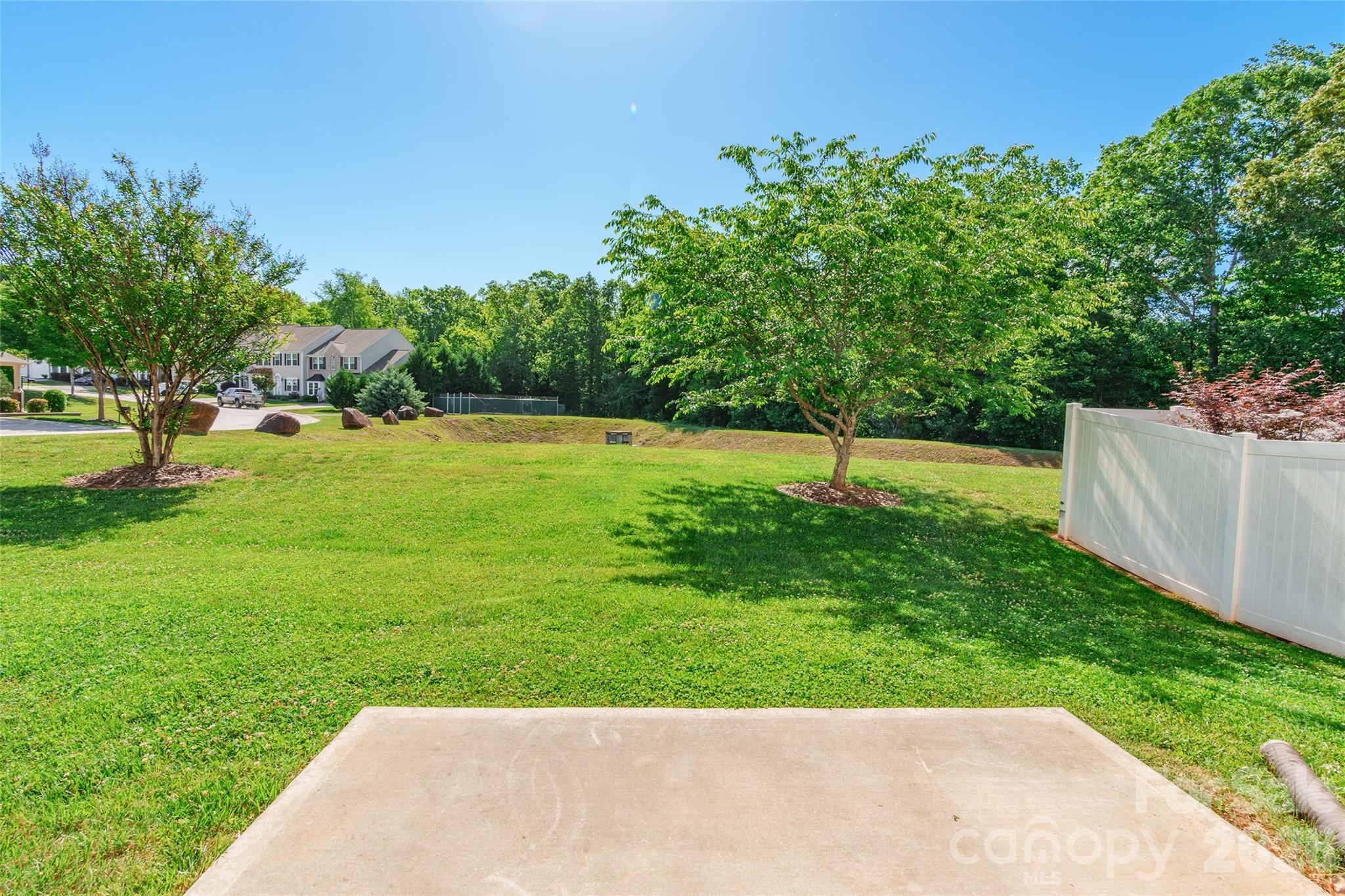 383 Battery Circle — Clover
