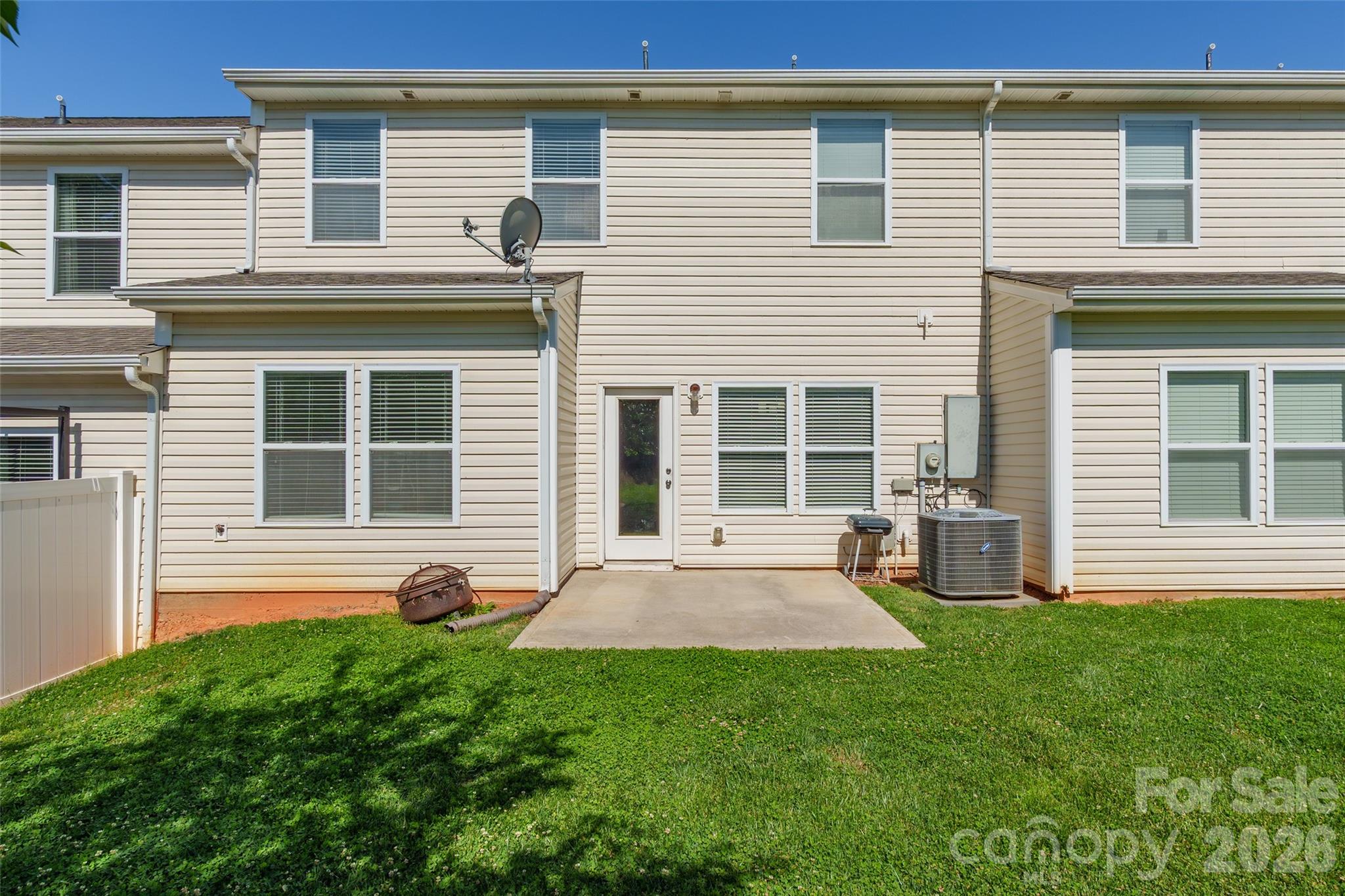 383 Battery Circle — Clover