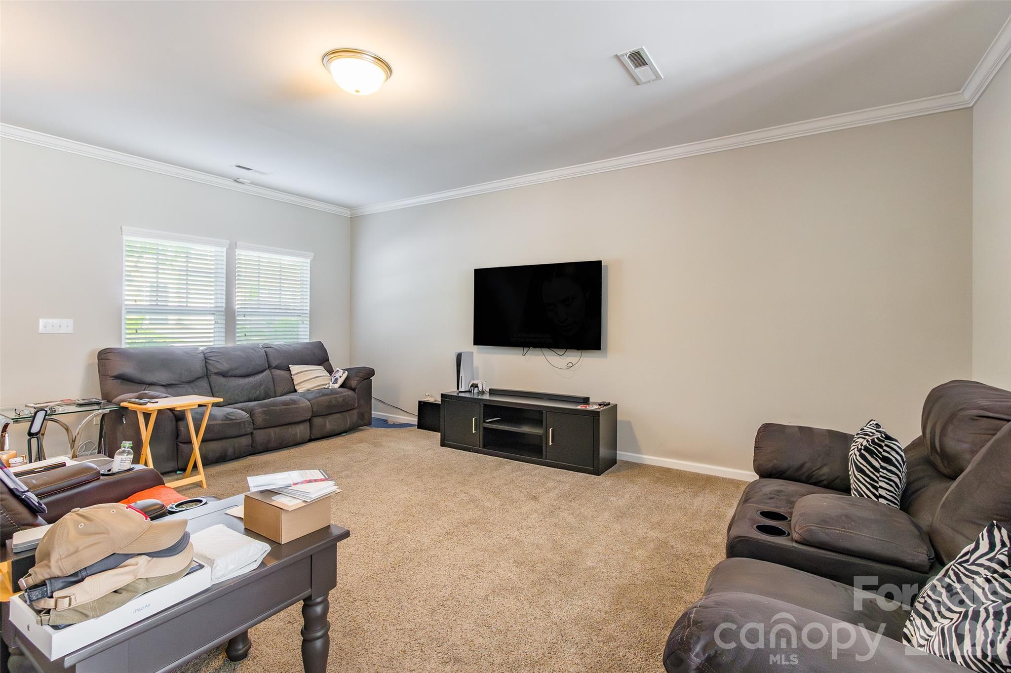 383 Battery Circle — Clover