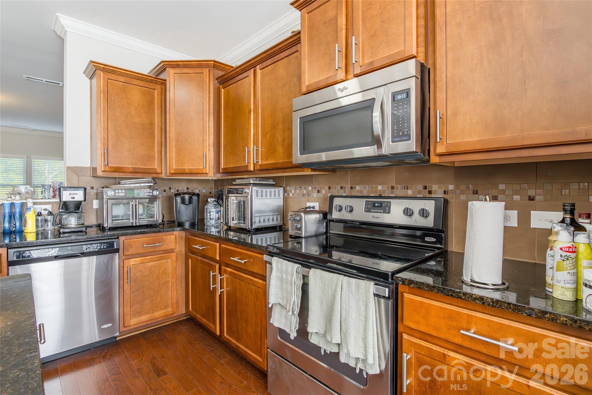 383 Battery Circle — Clover