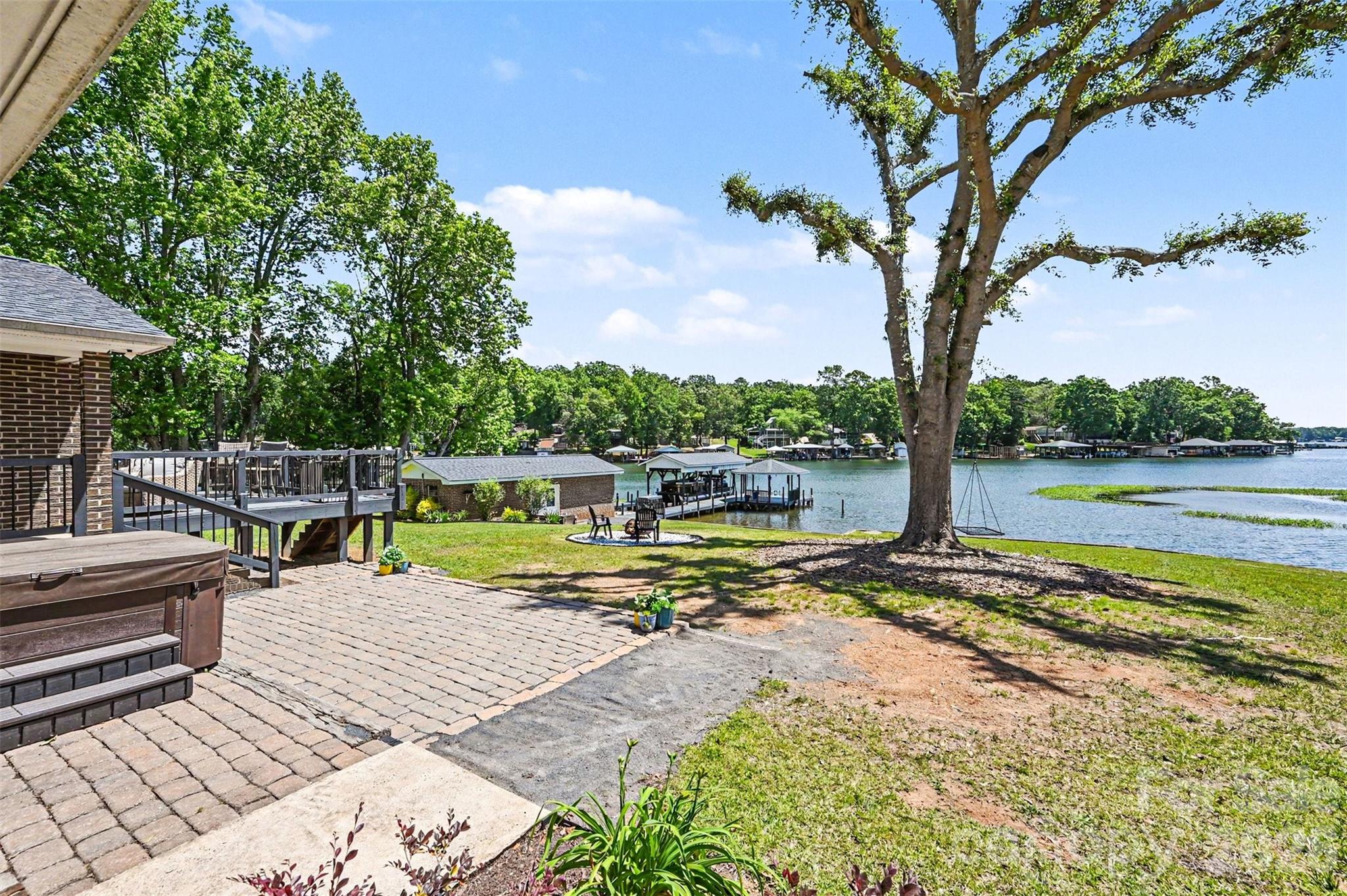 198 Vineyard Road — Norwood