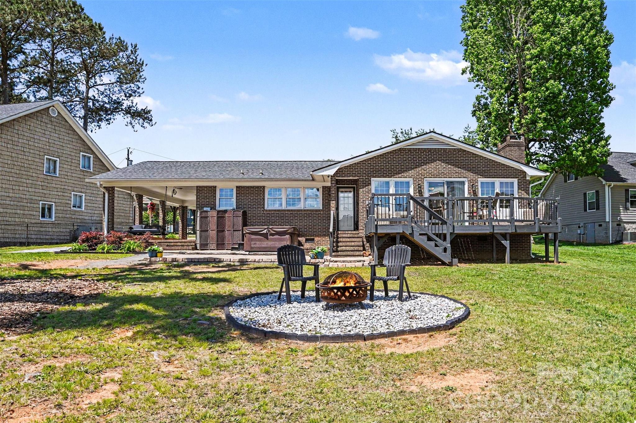 198 Vineyard Road — Norwood
