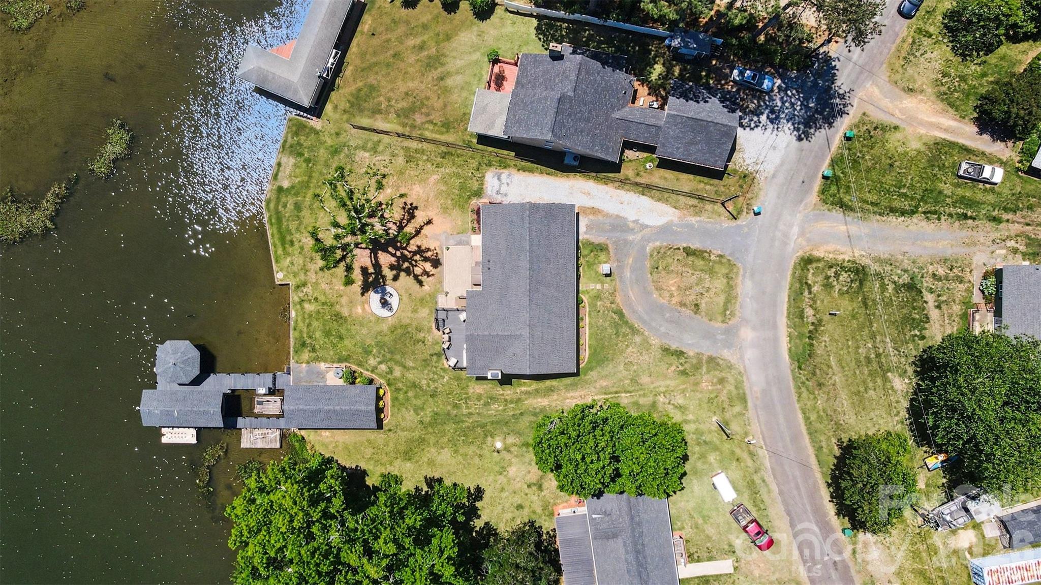 198 Vineyard Road — Norwood