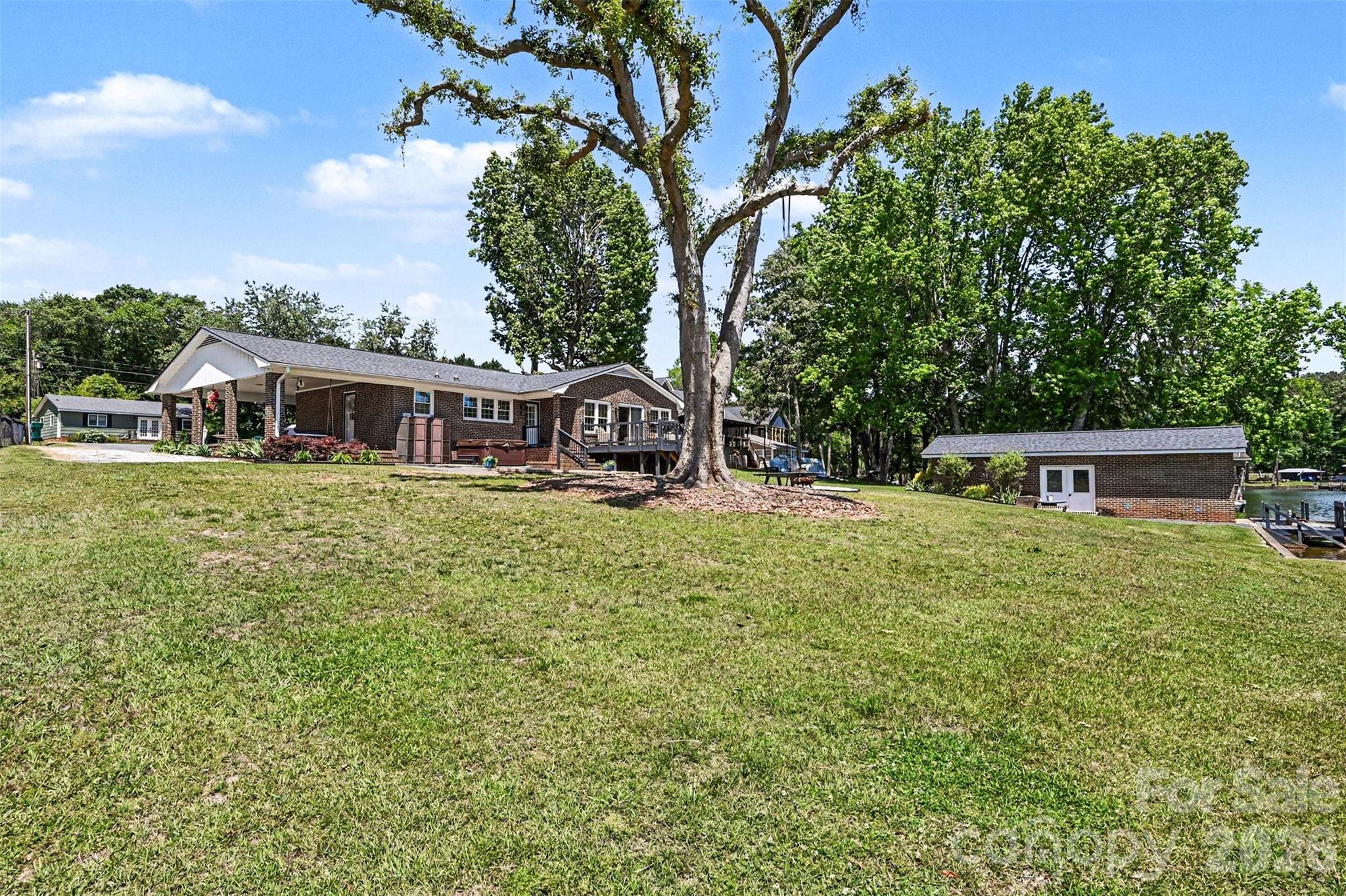 198 Vineyard Road — Norwood