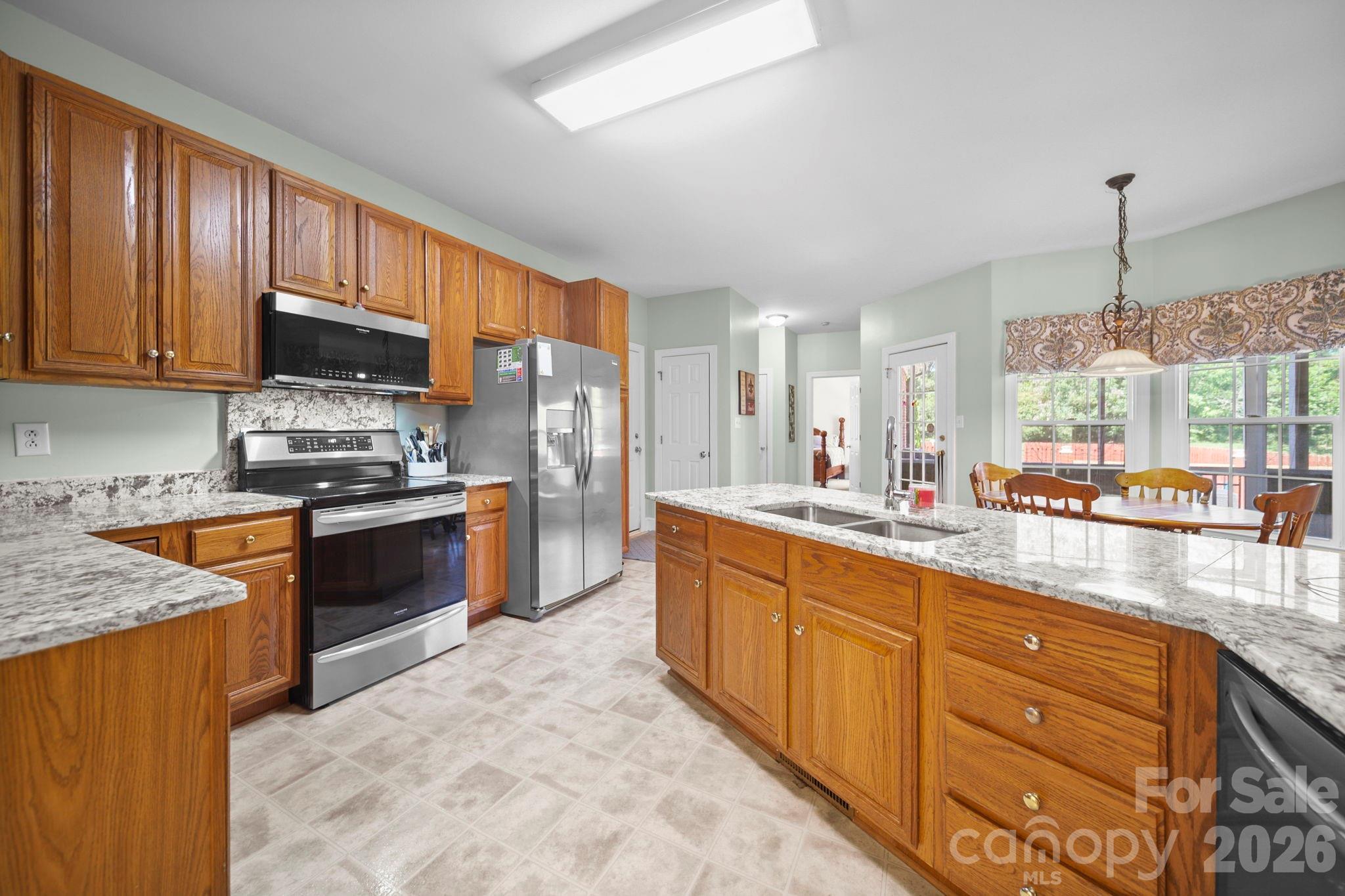 1100 Legacy Lake Drive — Monroe