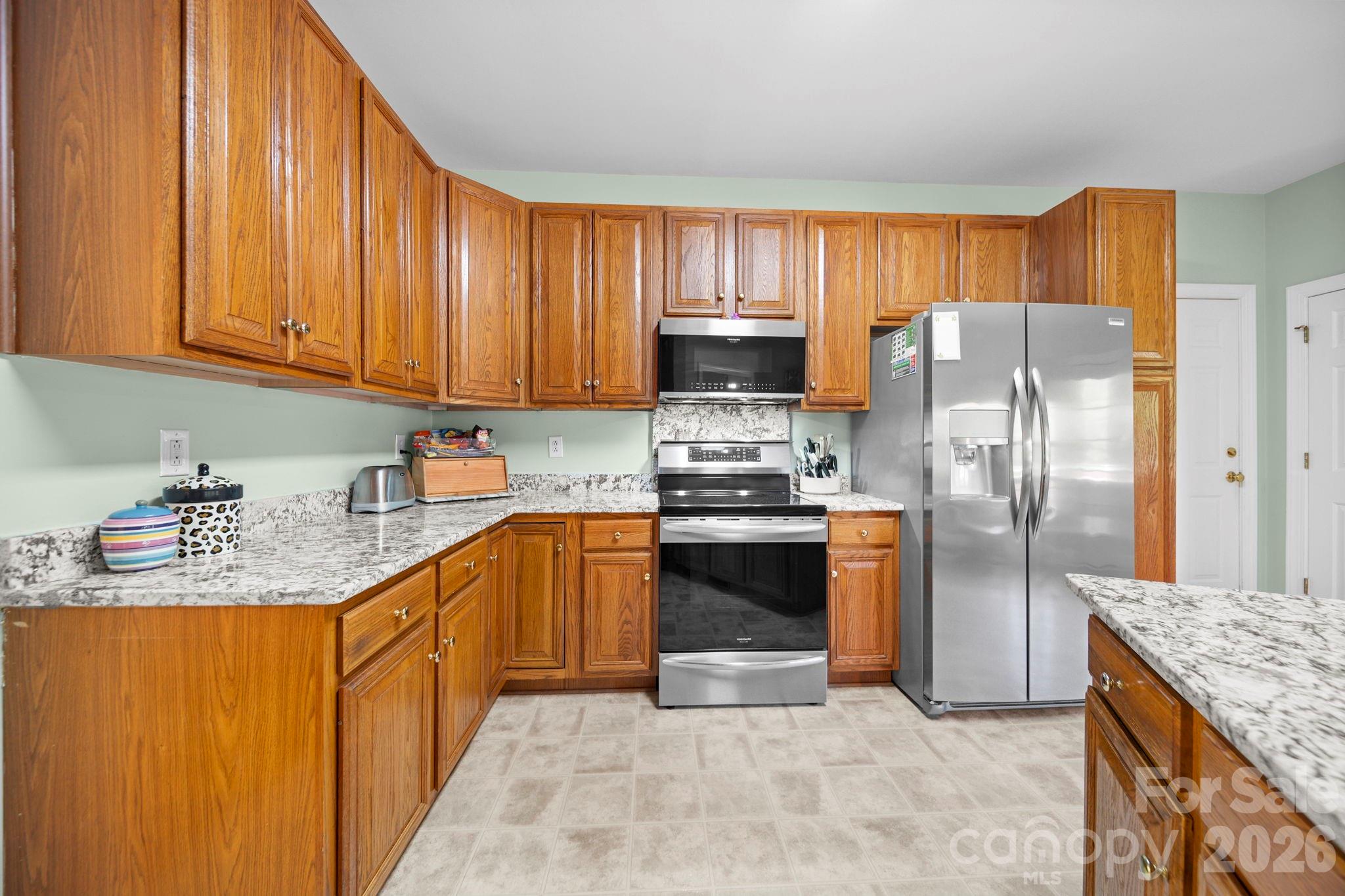 1100 Legacy Lake Drive — Monroe