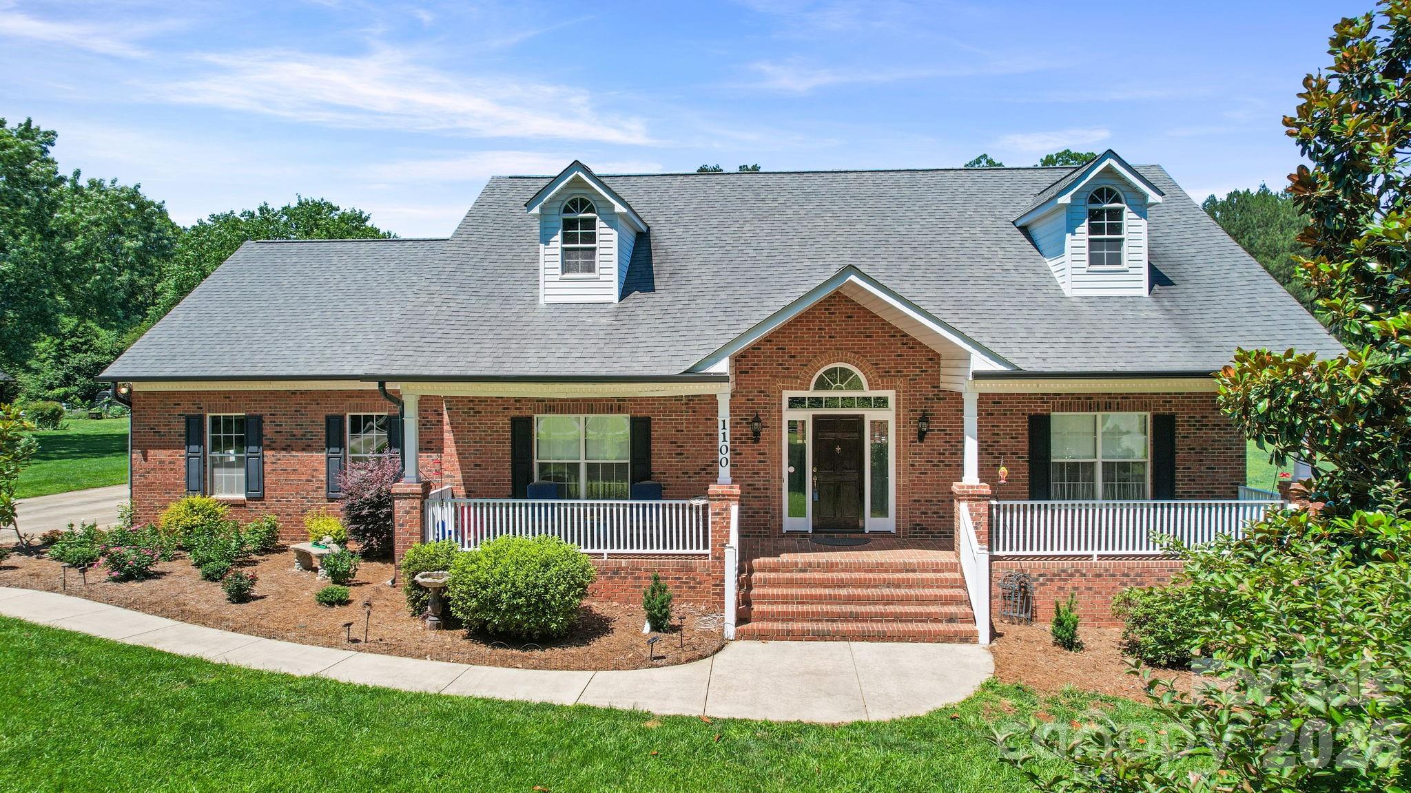 1100 Legacy Lake Drive — Monroe