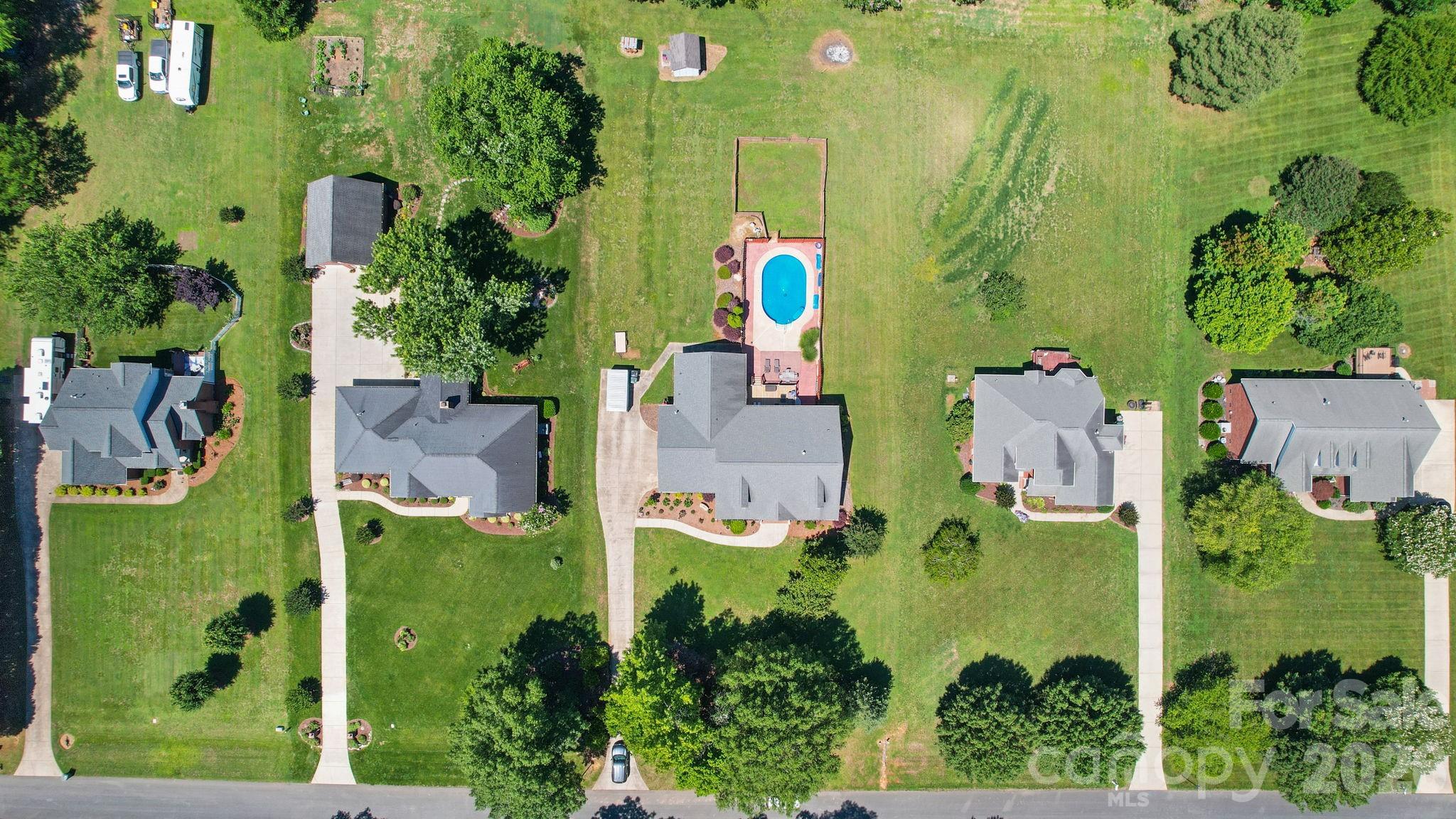 1100 Legacy Lake Drive — Monroe