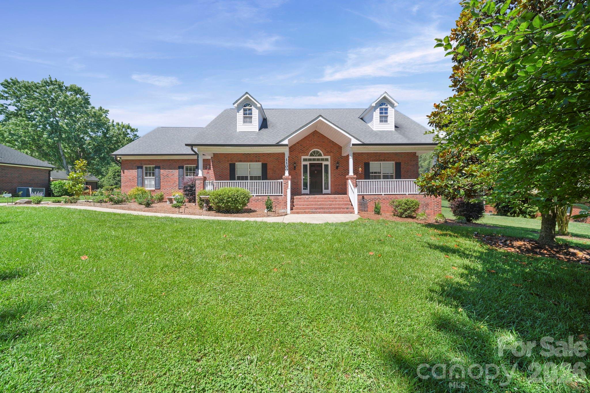 1100 Legacy Lake Drive — Monroe