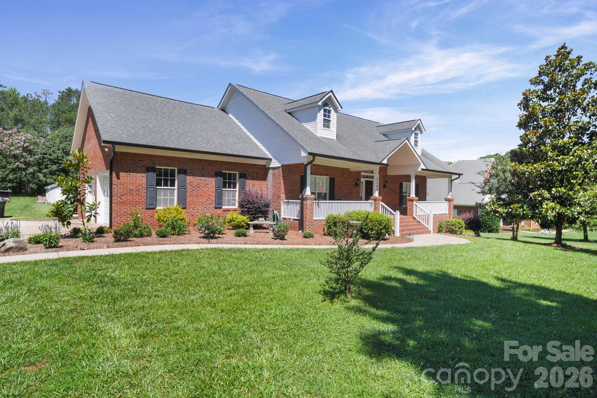 1100 Legacy Lake Drive — Monroe