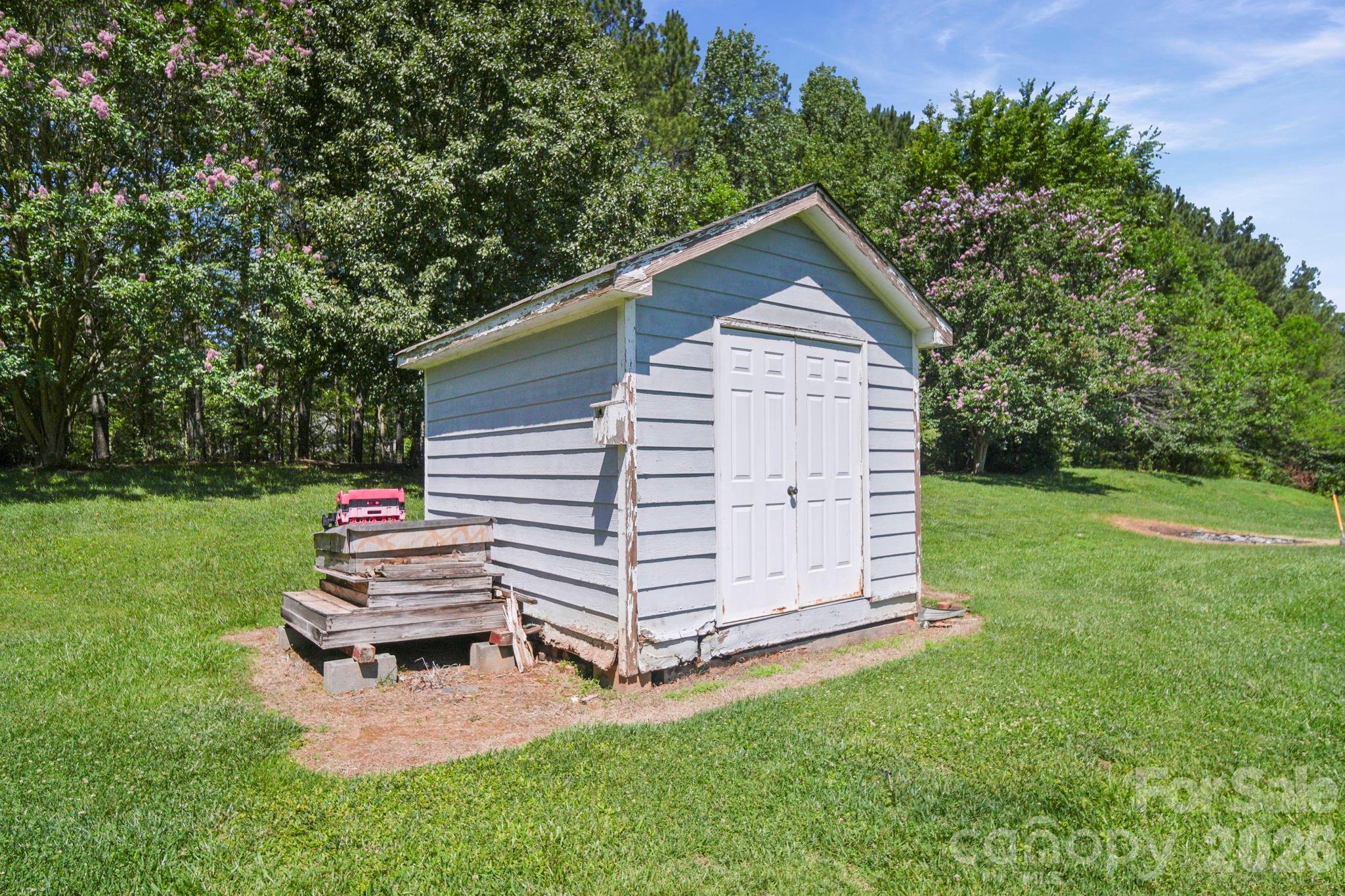 1100 Legacy Lake Drive — Monroe