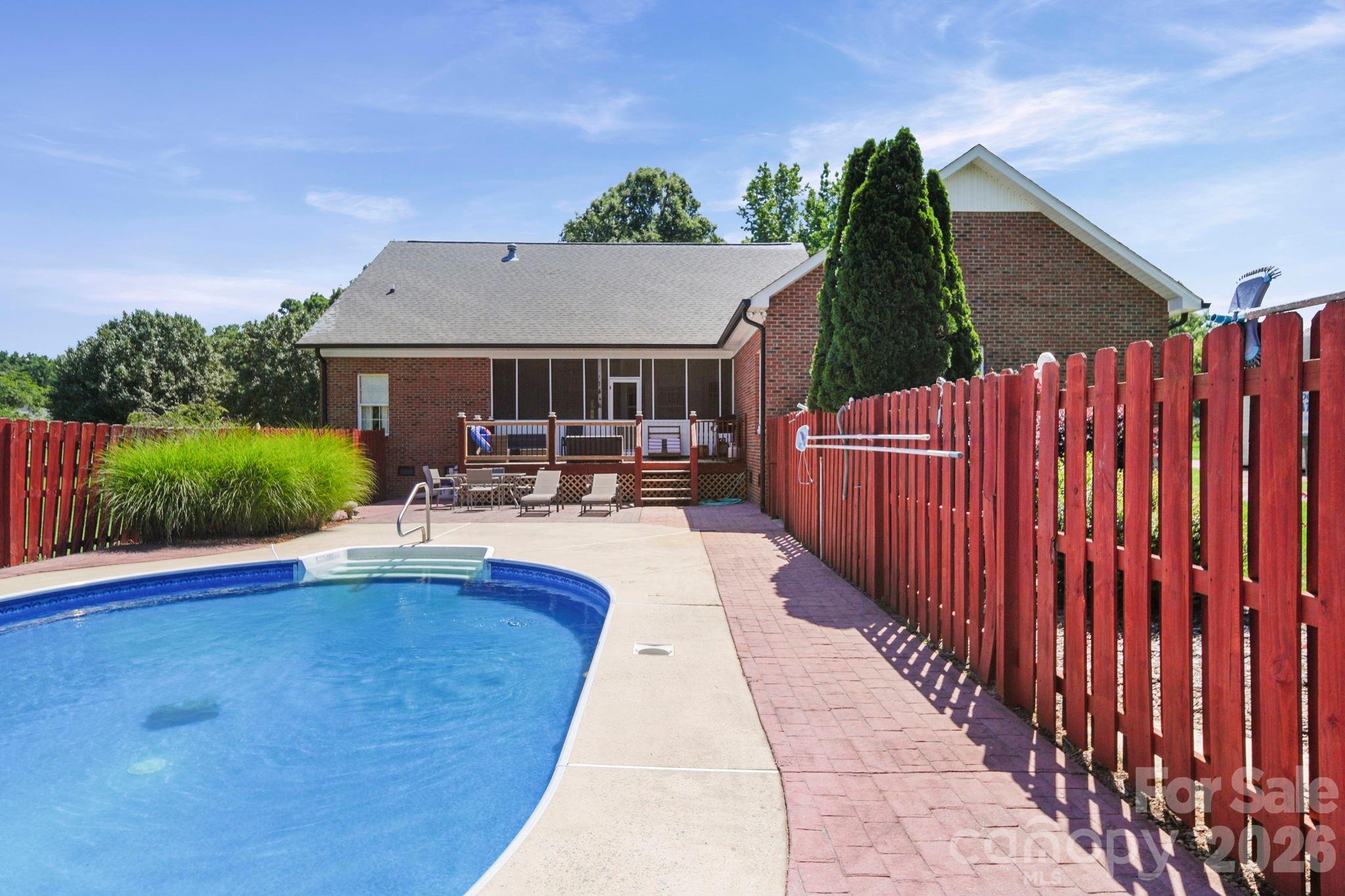 1100 Legacy Lake Drive — Monroe